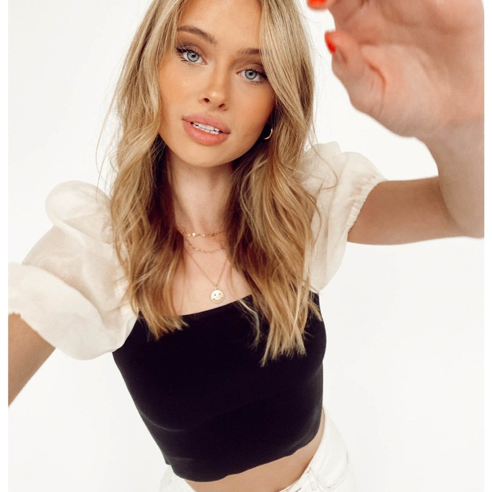 Vestique Stunner Top in Black